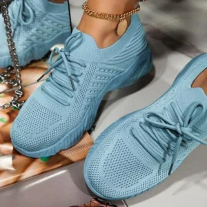 2024’s Chic and Comfortable Footwear: Platform Sneakers for Everyday Style