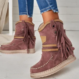 Vintage Chic and Comfort: Embracing the Western Cowboy Charm in Flat Fringed Boots